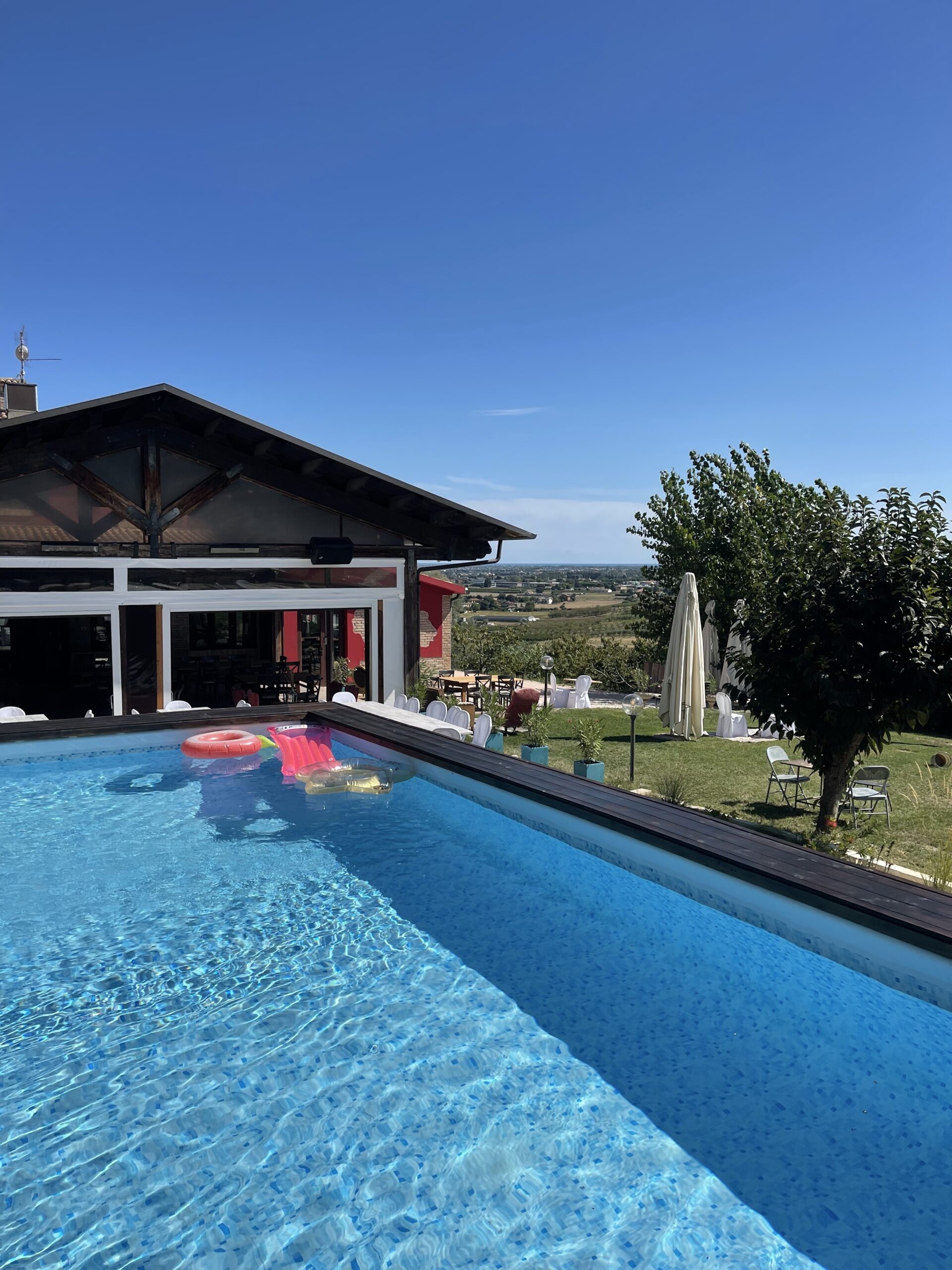 Villa Crocetta con piscina e spazi esterni da allestire