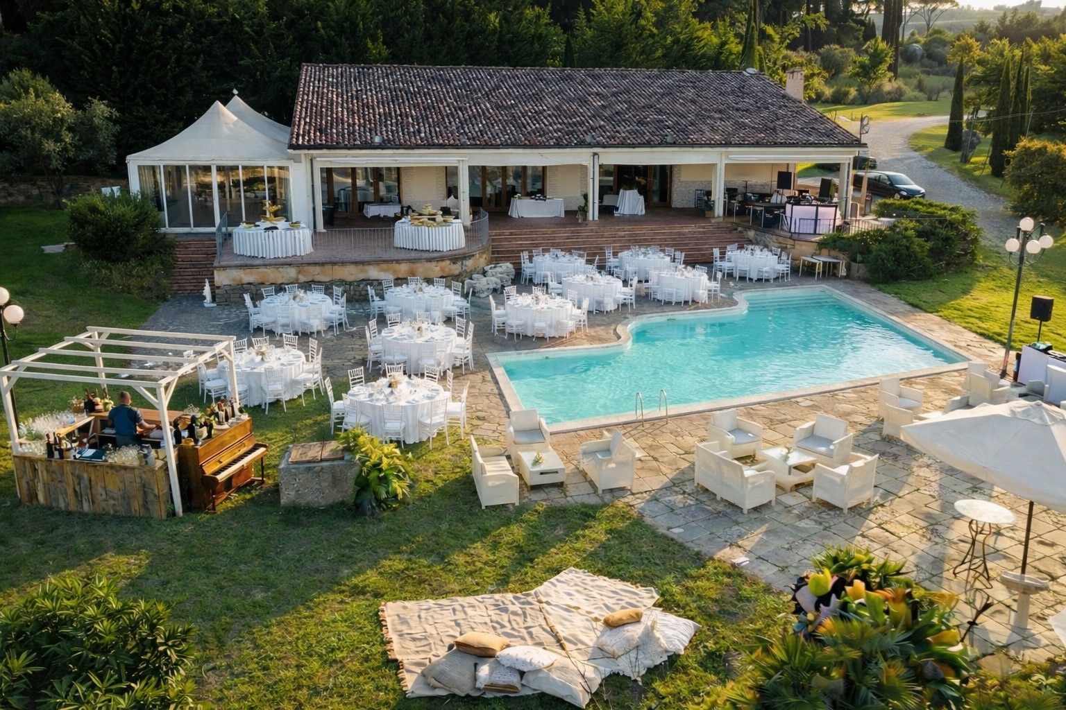 Villa Daltri allestita per un evento a bordo piscina